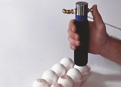 EggPunch Pnömatik Yumurta-Açıcı (3–6 psi) — 3884002 · schuett-biotec